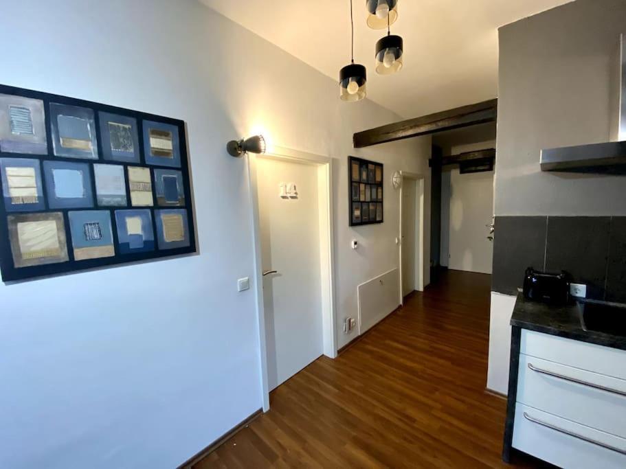 Appartement 12: Fuer Reisende Durch Koblenz *